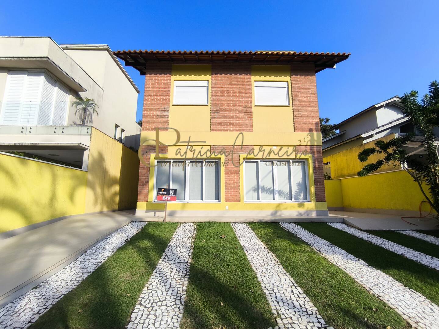 Casa, 6 quartos, 208 m² - Foto 1