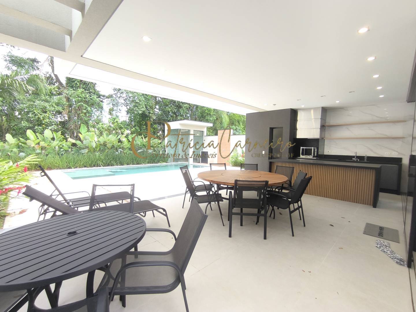 Casa, 5 quartos, 331 m² - Foto 1